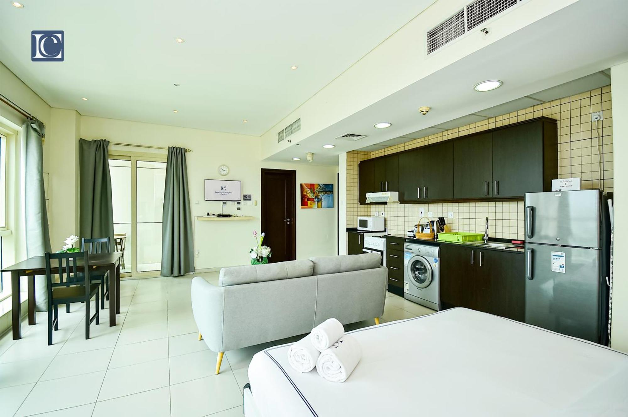 Luxury Escapes - Furnished Studio With Balcony In Royal Oceanic Dubai Exterior foto